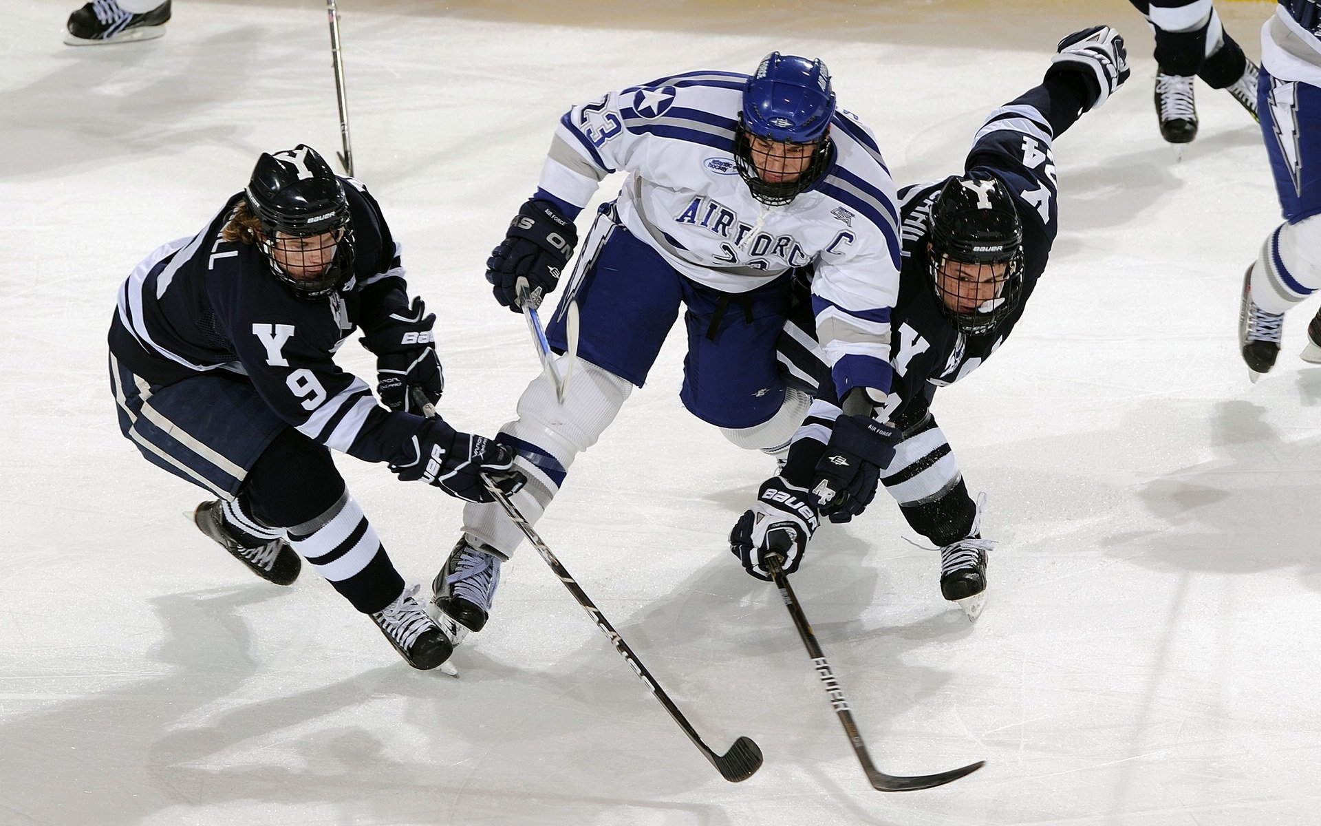 突尼斯节奏掌控伊朗,凯恩成为关键先生—当战术纪律遇见个人英雄主义