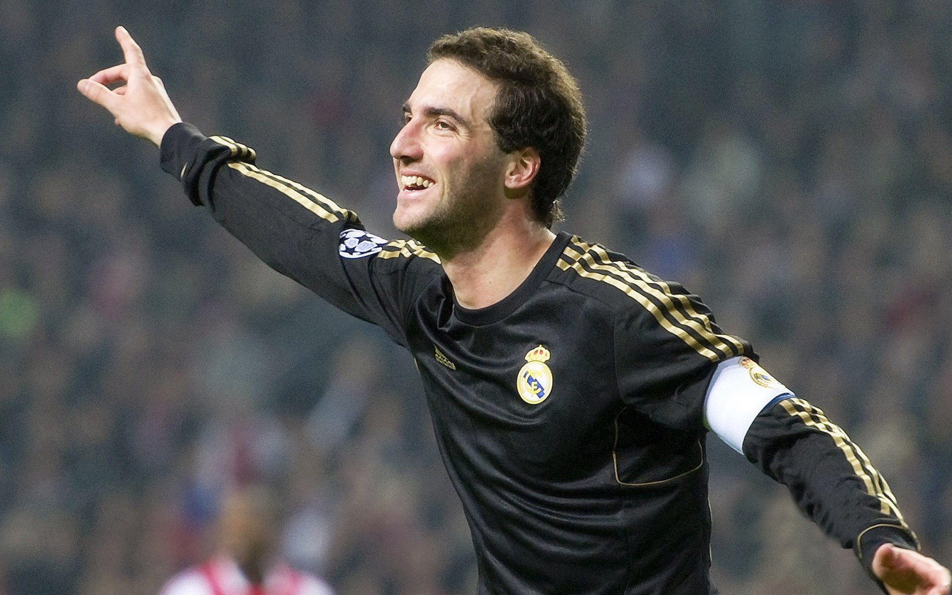 绿茵争冠与篮下风暴，德甲焦点战启示录与山西队的步行者冲垮哲学