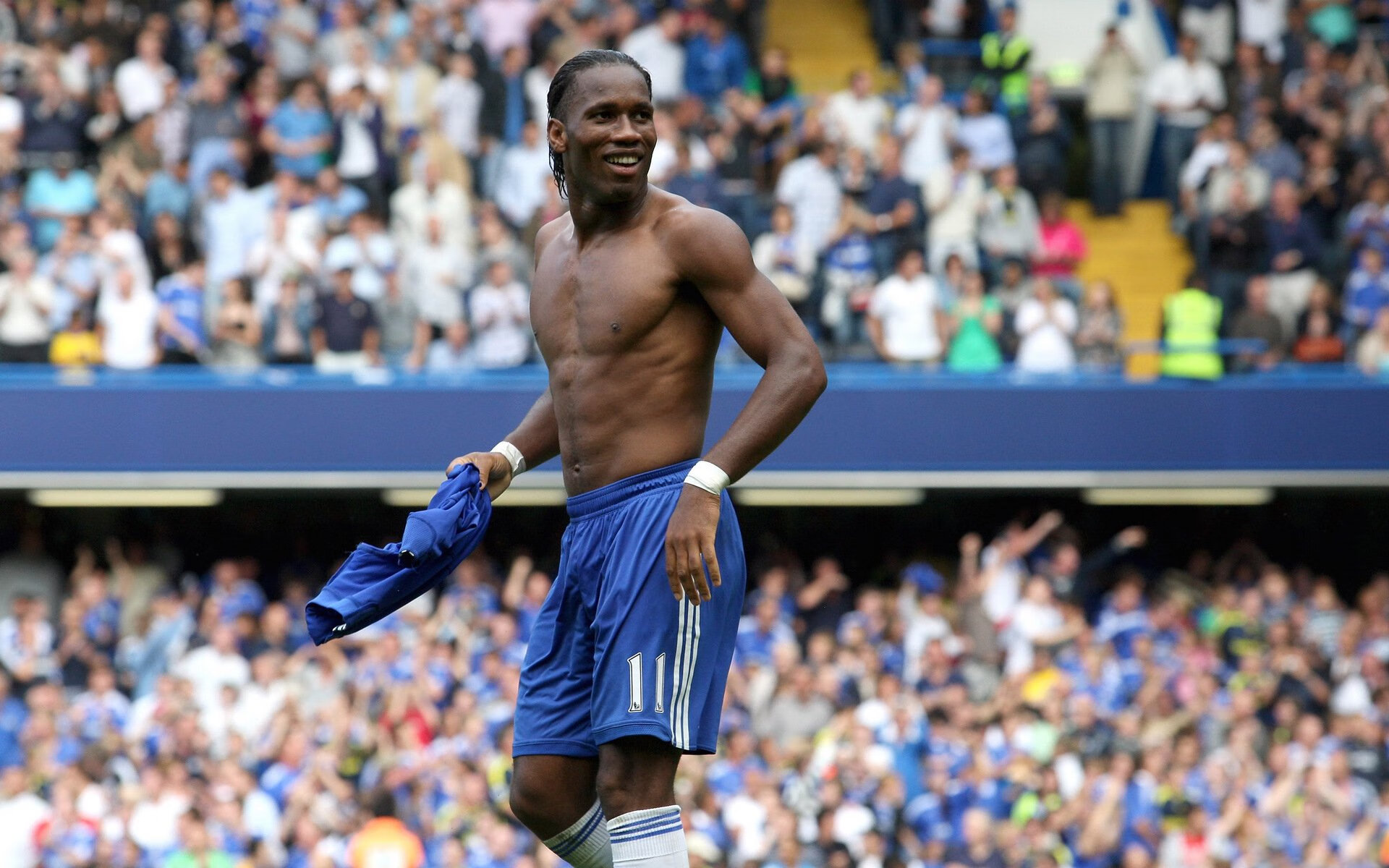 绿茵场上的铁血鏖战，乒乓台前的惊艳绝杀—当德国战车遭遇C罗利剑，张本智和震撼世界